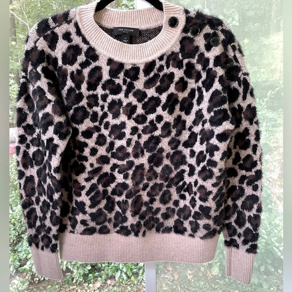 Ann Taylor LP women’s heavy furry cheetah print pullover Shoulder Button design. - Picture 1 of 7